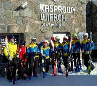 Młodzież z klubu narciarskiego FIRN z Zakopanego - wolna jazda na Kasprowym 17.02.18